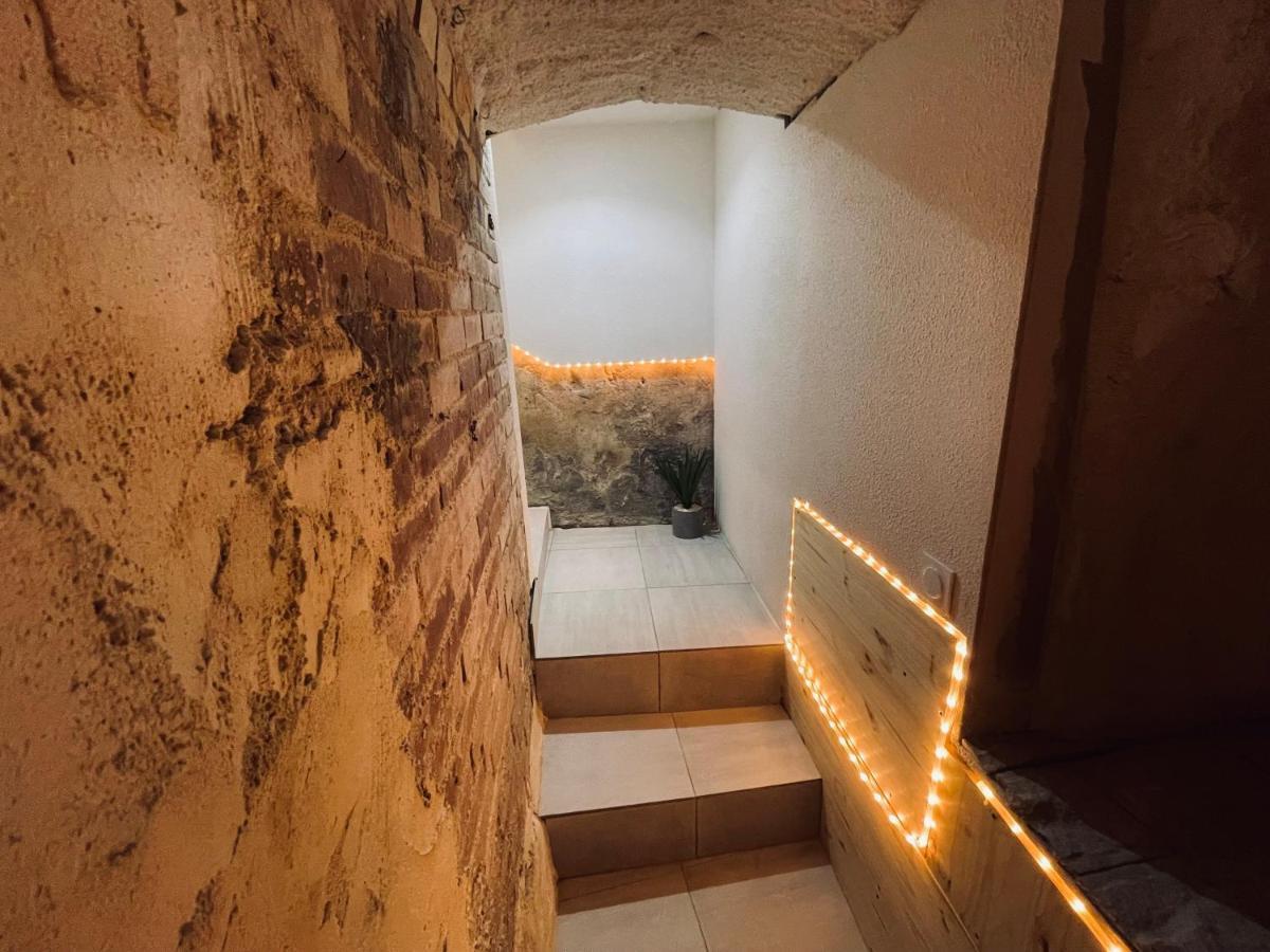 La Cave Aux Lumieres - Proche Centre-Ville - 2 Chambres - Wifi Renaison Kültér fotó